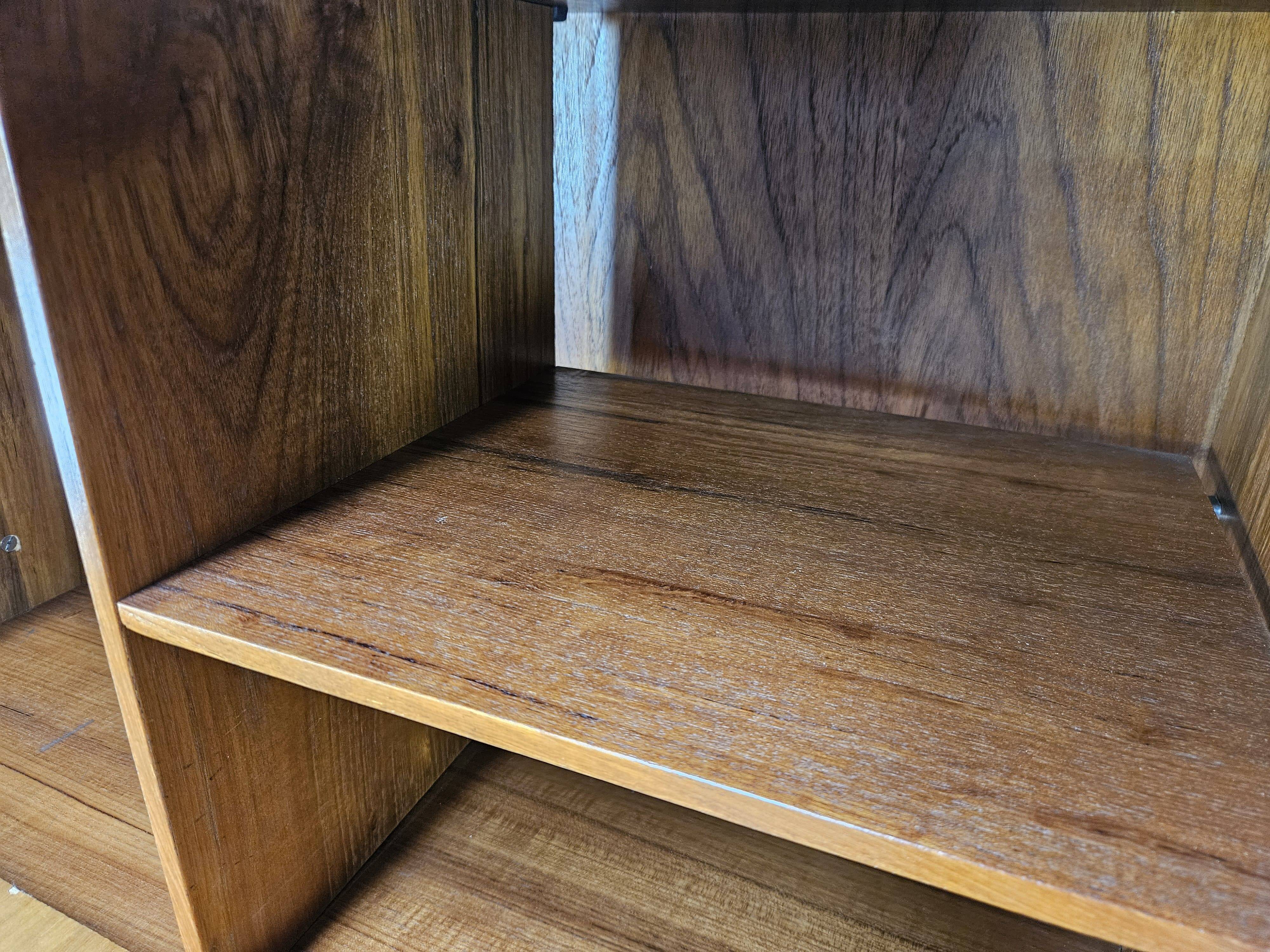 1960s teak floor/sky bookcase with shelves and compartment