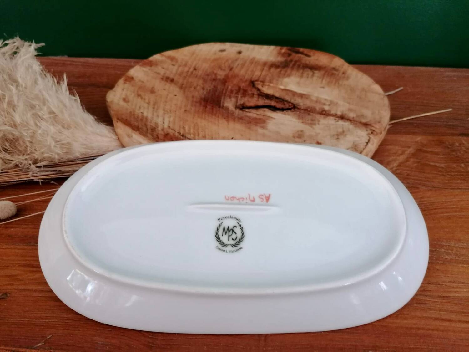 Small hunting dog dish