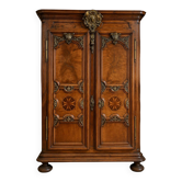 Armoire Louis XIV en noyer richement moulurée et marquetée – Époque XVIIIe