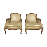 Paire de bergères style Louis XV cuir beige