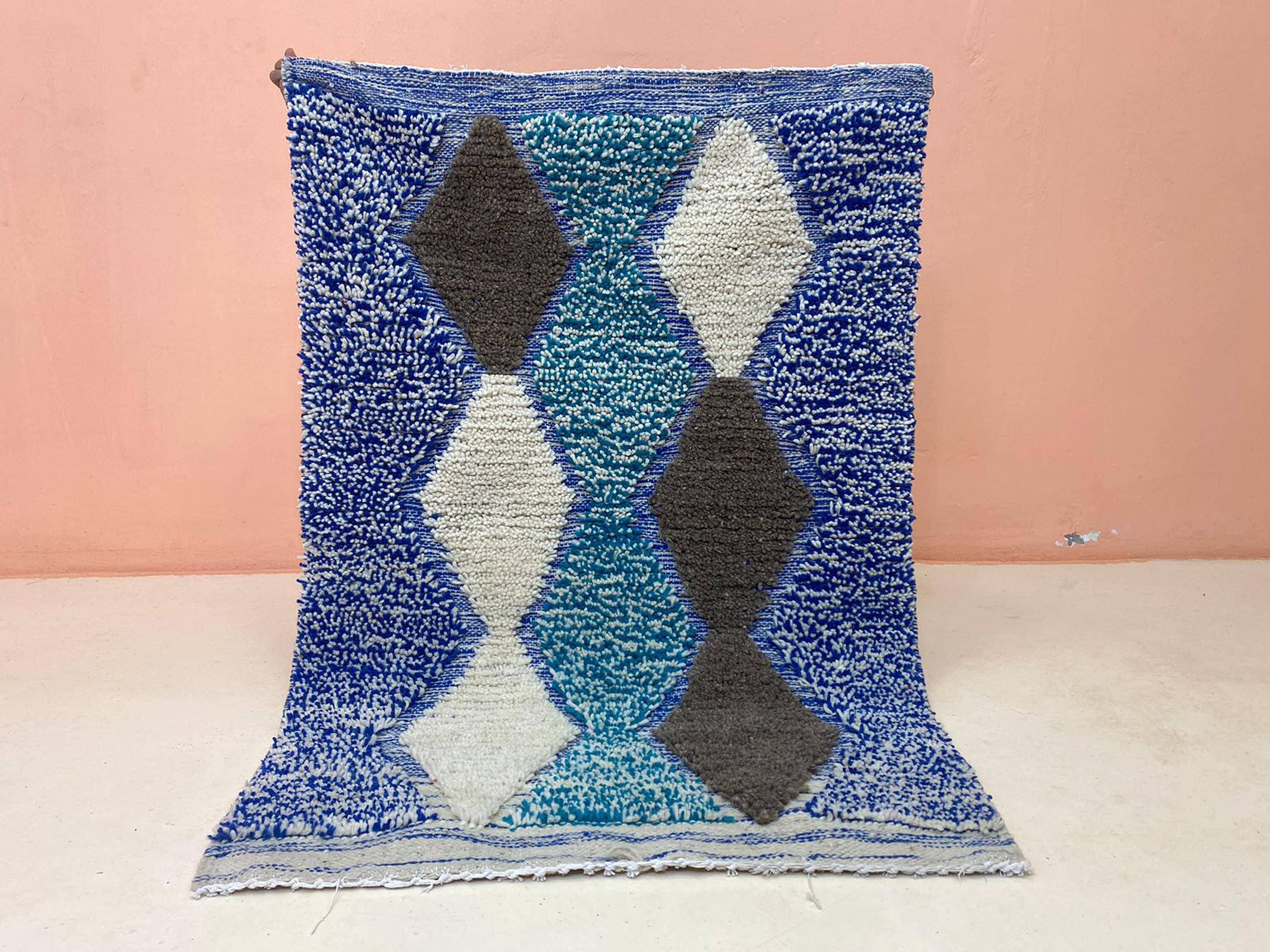 Handmade Moroccan rug, natural wool, 3x2 m.