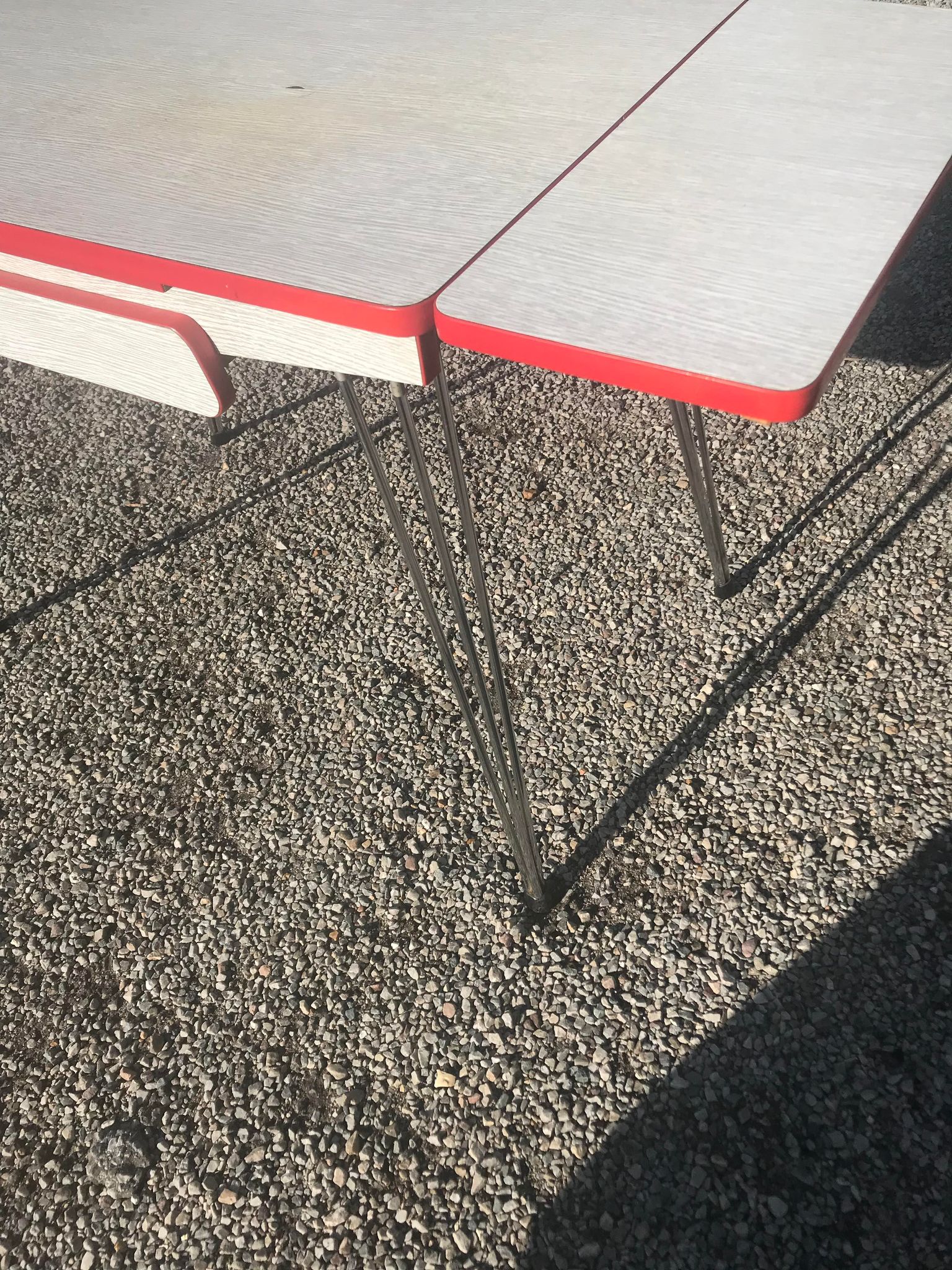Table in formica
