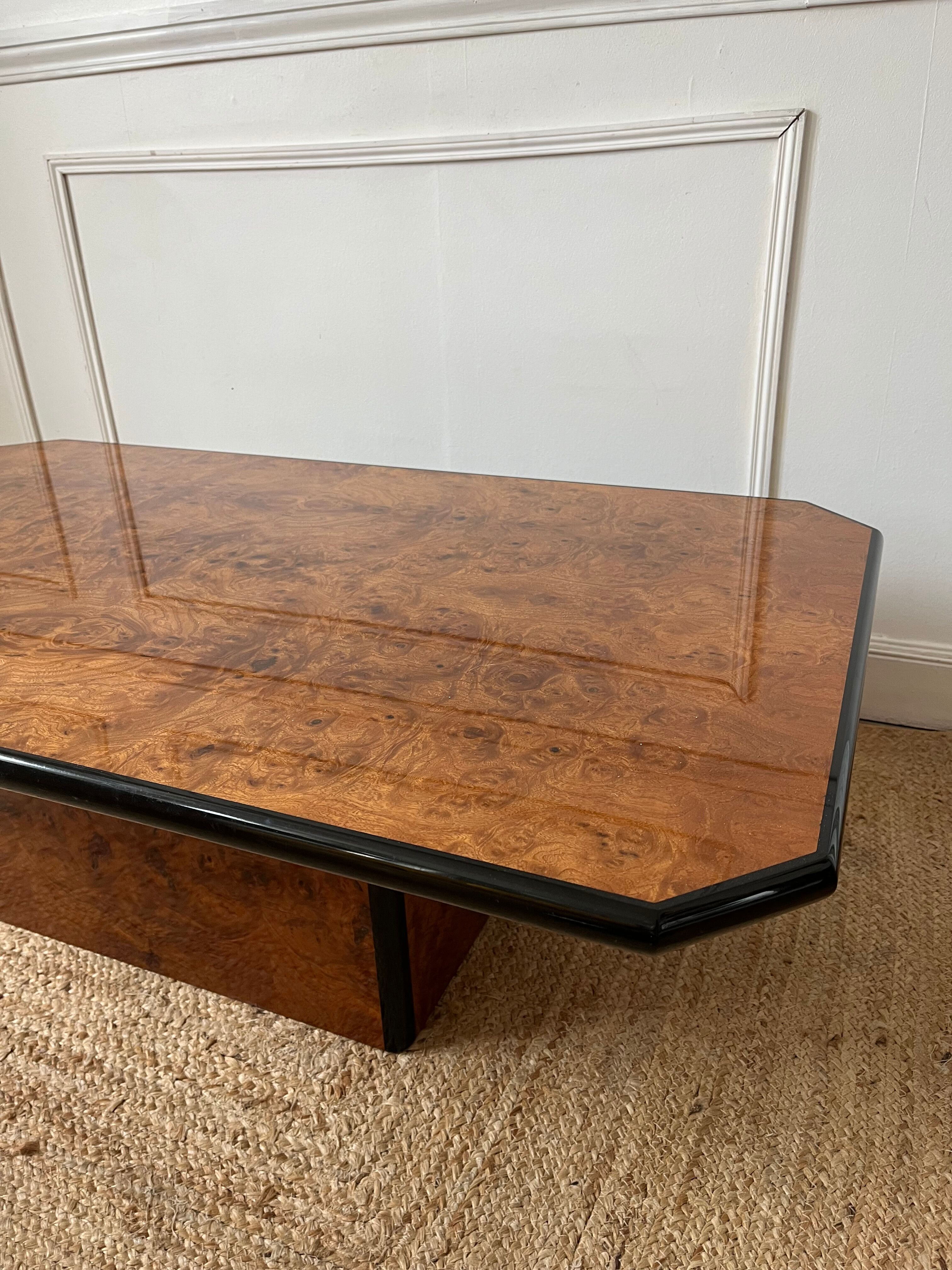 Table basse en loupe d’orme, 1970
