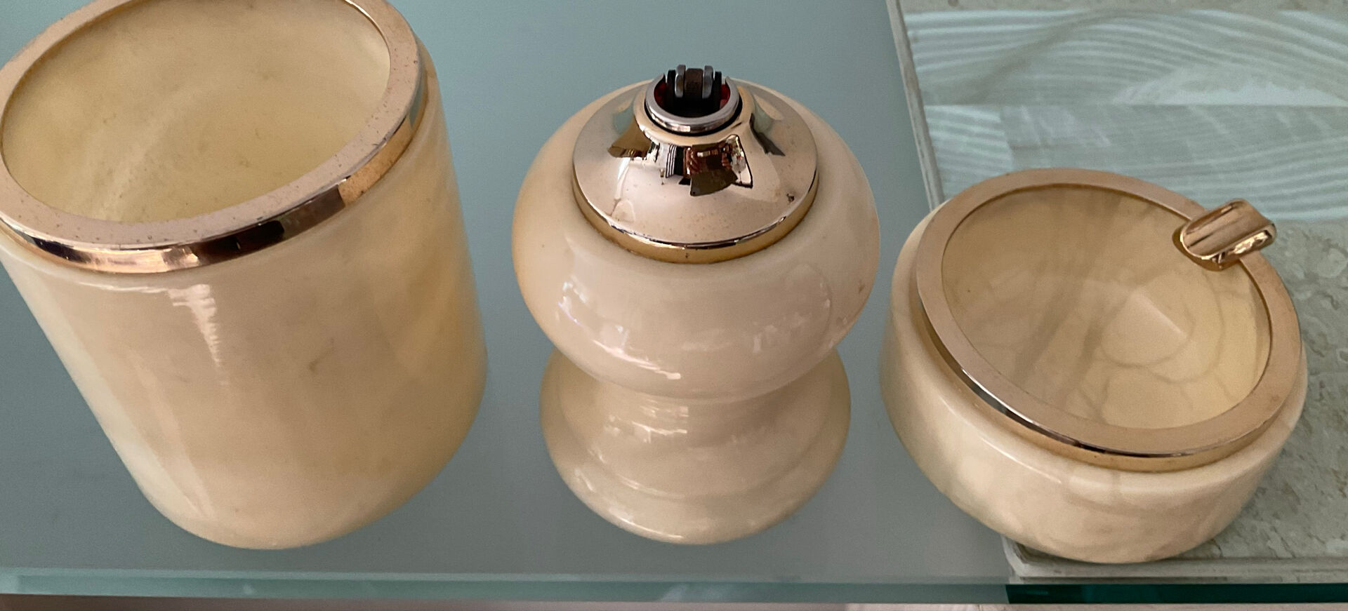 Vintage smoker's set in onyx from the 1970s.
