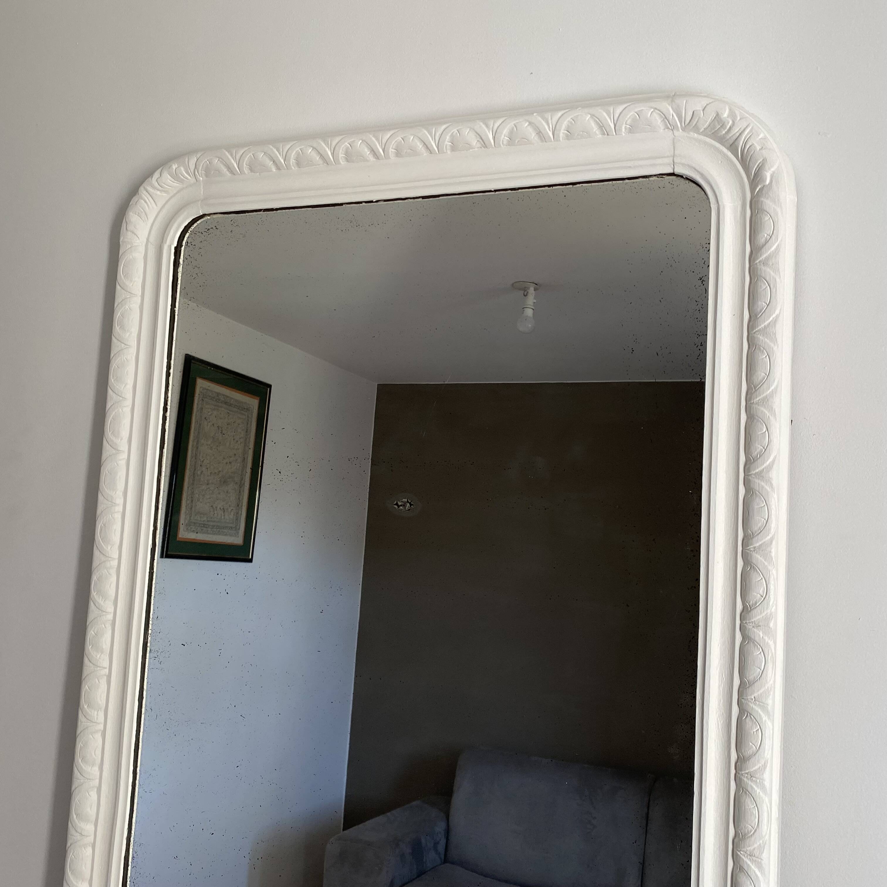Grand miroir Louis Philippe blanc. 145x90. Fin 19ème.