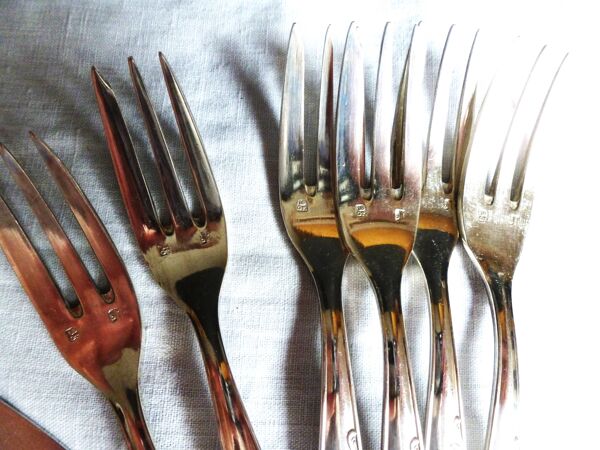 Service à gâteaux  métal argenté / 12 fourchettes et pelle à gâteaux argent