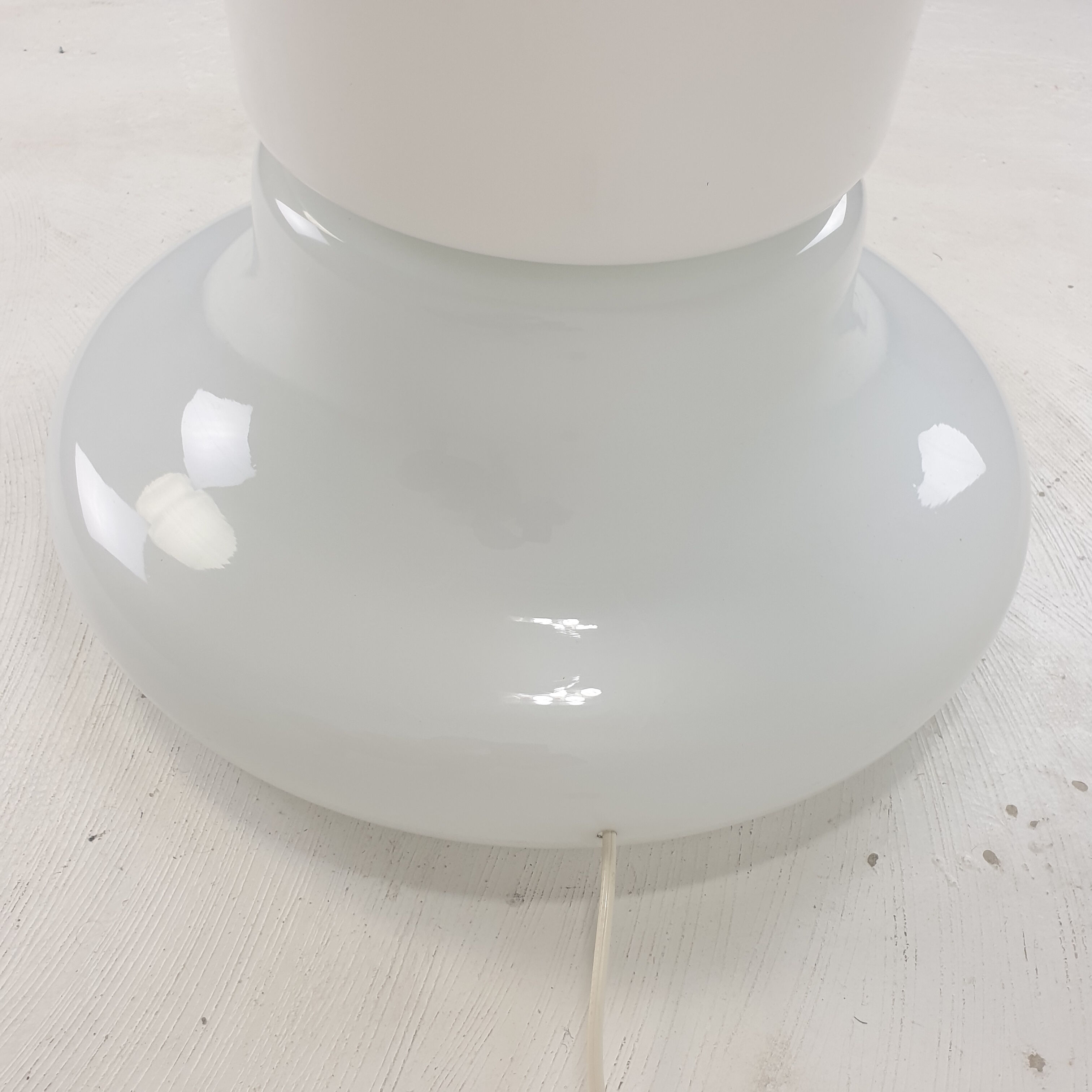 Italian opaline glass zea floor lamp by Salocchi for Lumenform, 1970s