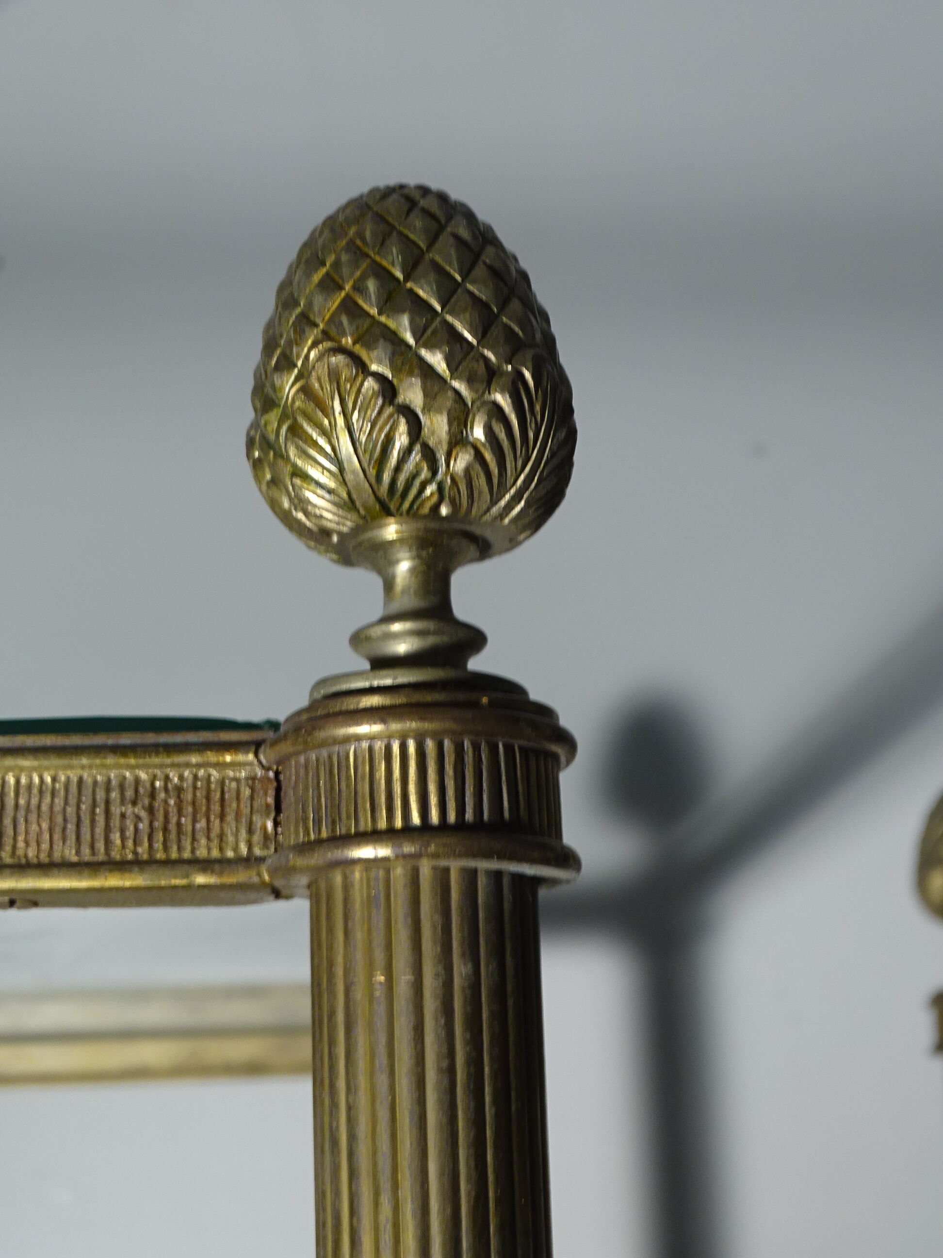 Pair of brass and gilded bronze shelves feet lion's feet