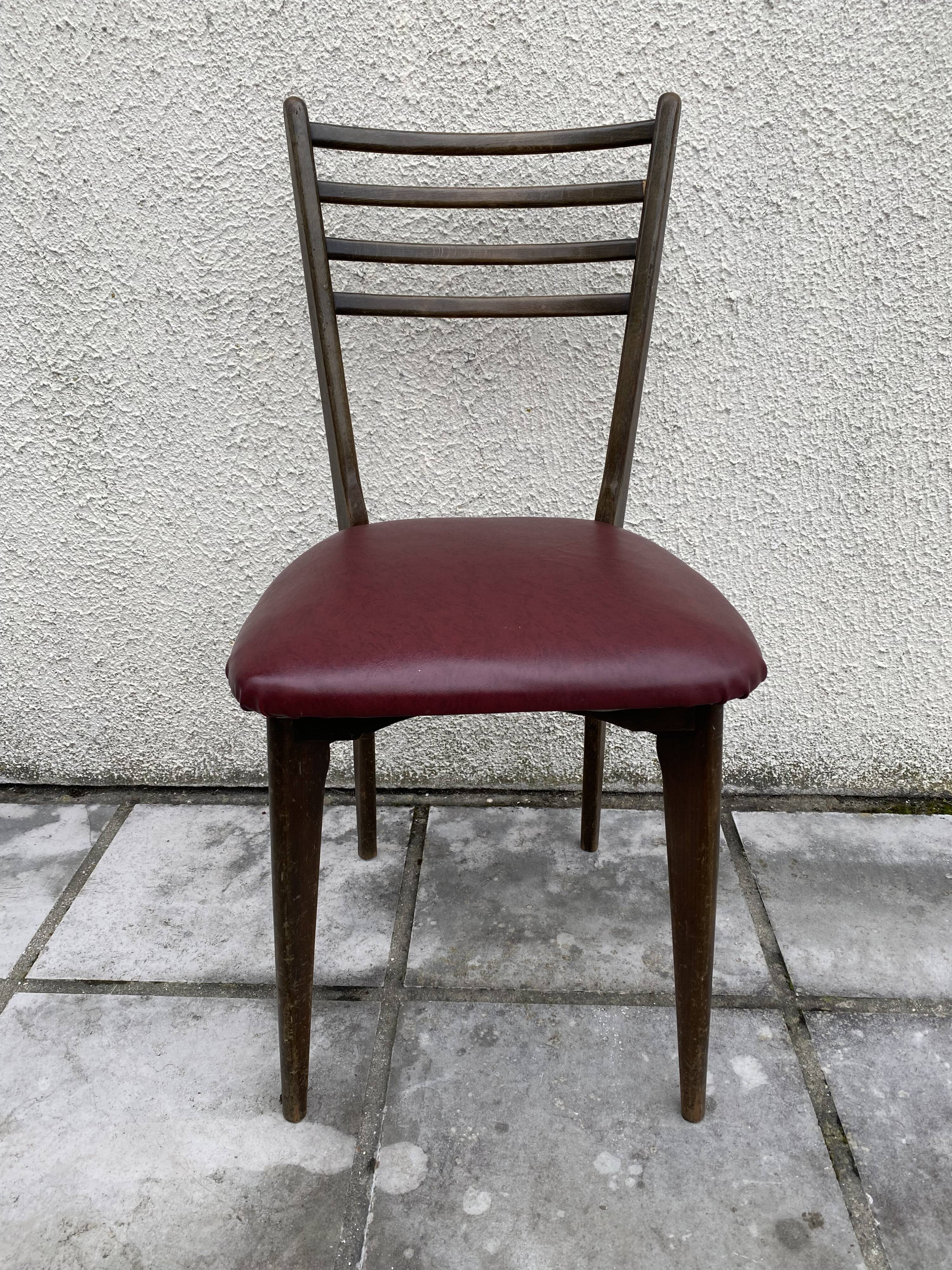 Set of 4 chairs from the 1960s with Scandinavian inspiration.