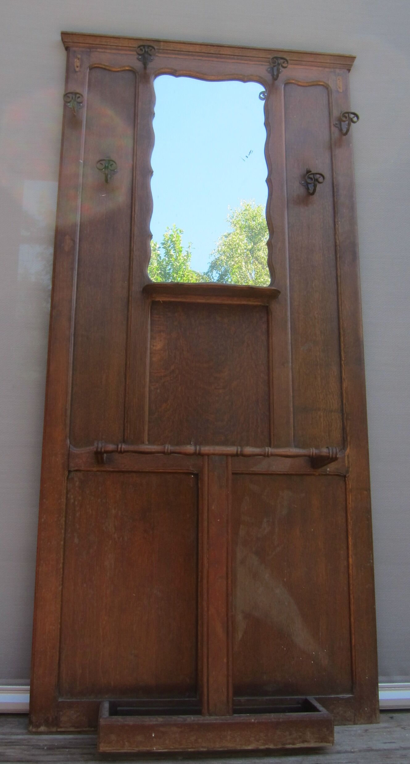Locker room wall Tavern