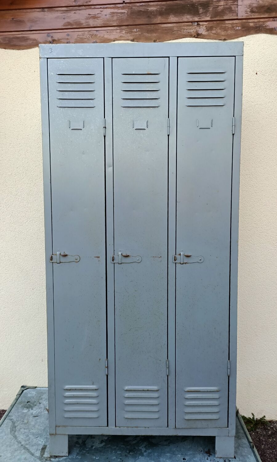 Metal cloakroom cabinet