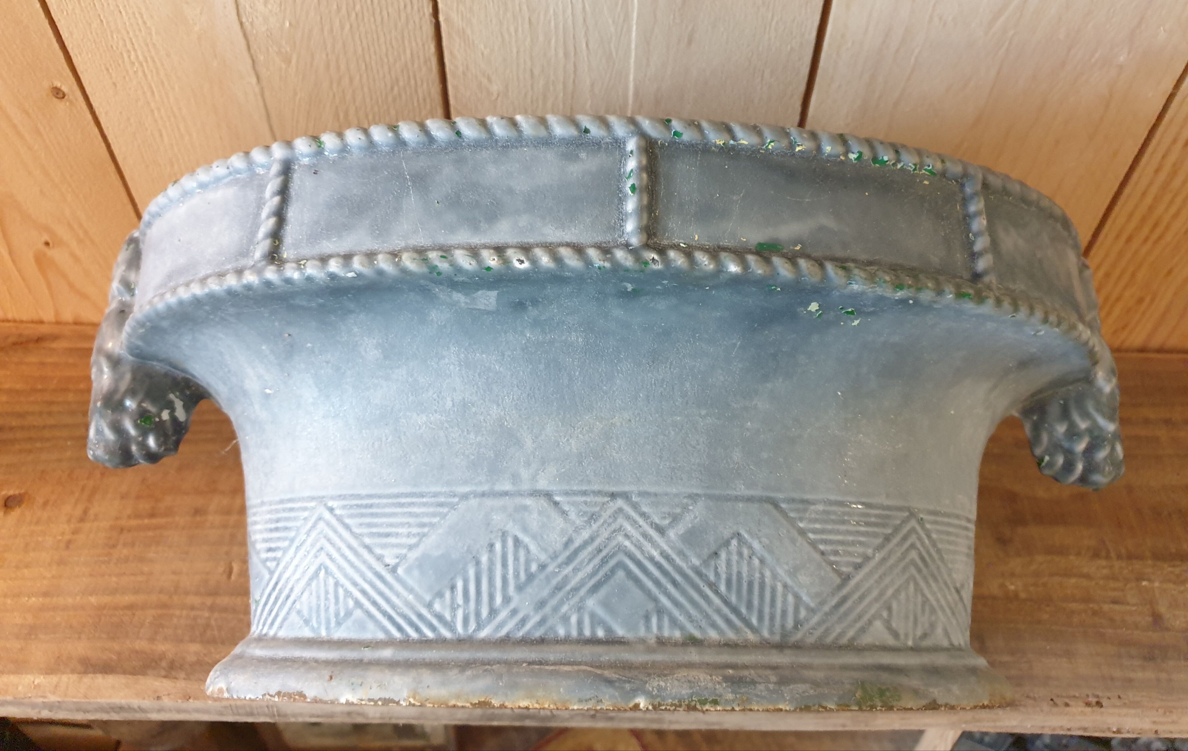 Iron cast-iron planter