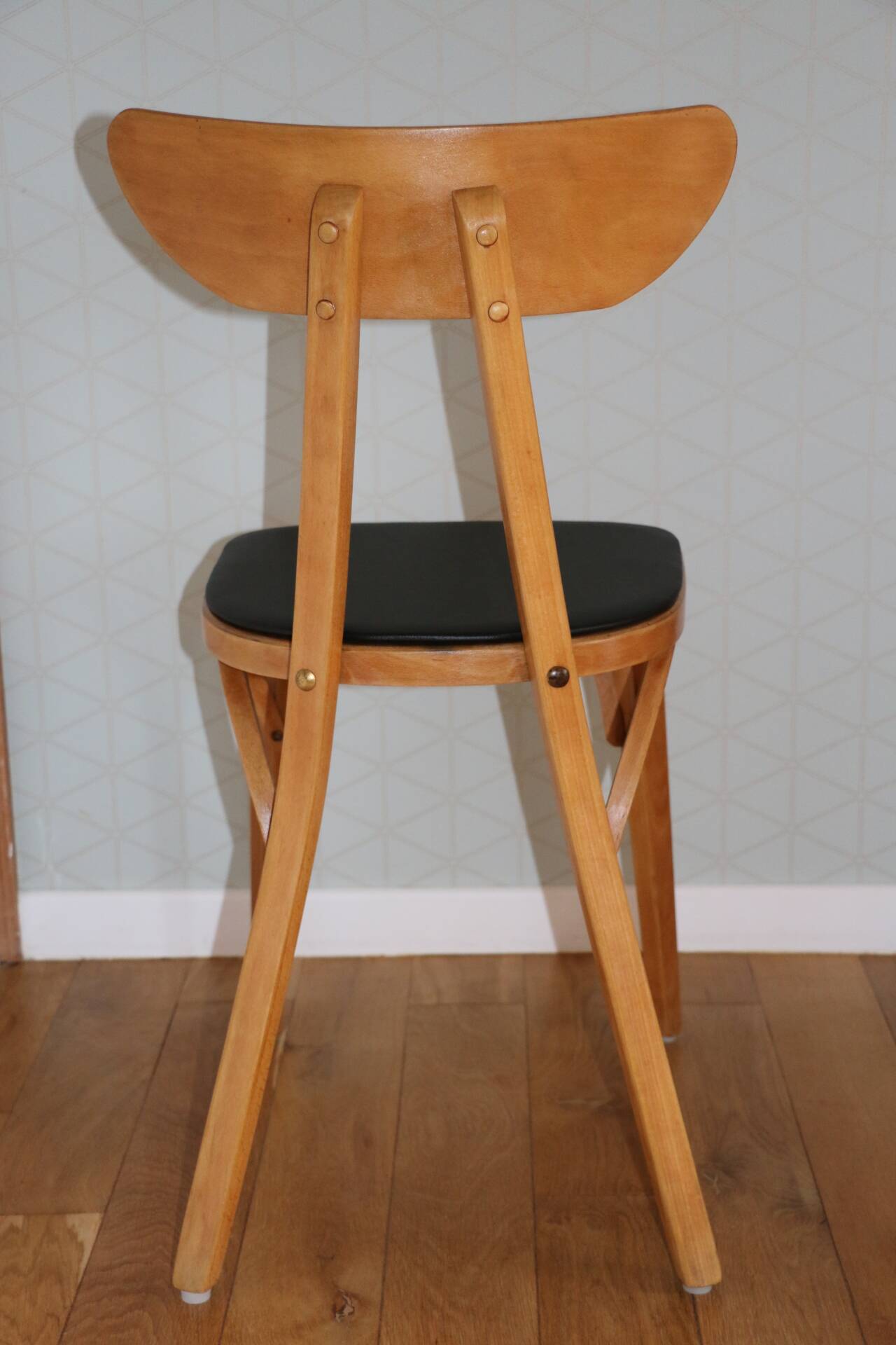 2 chaises Jurasiège hêtre clair skaï noir
