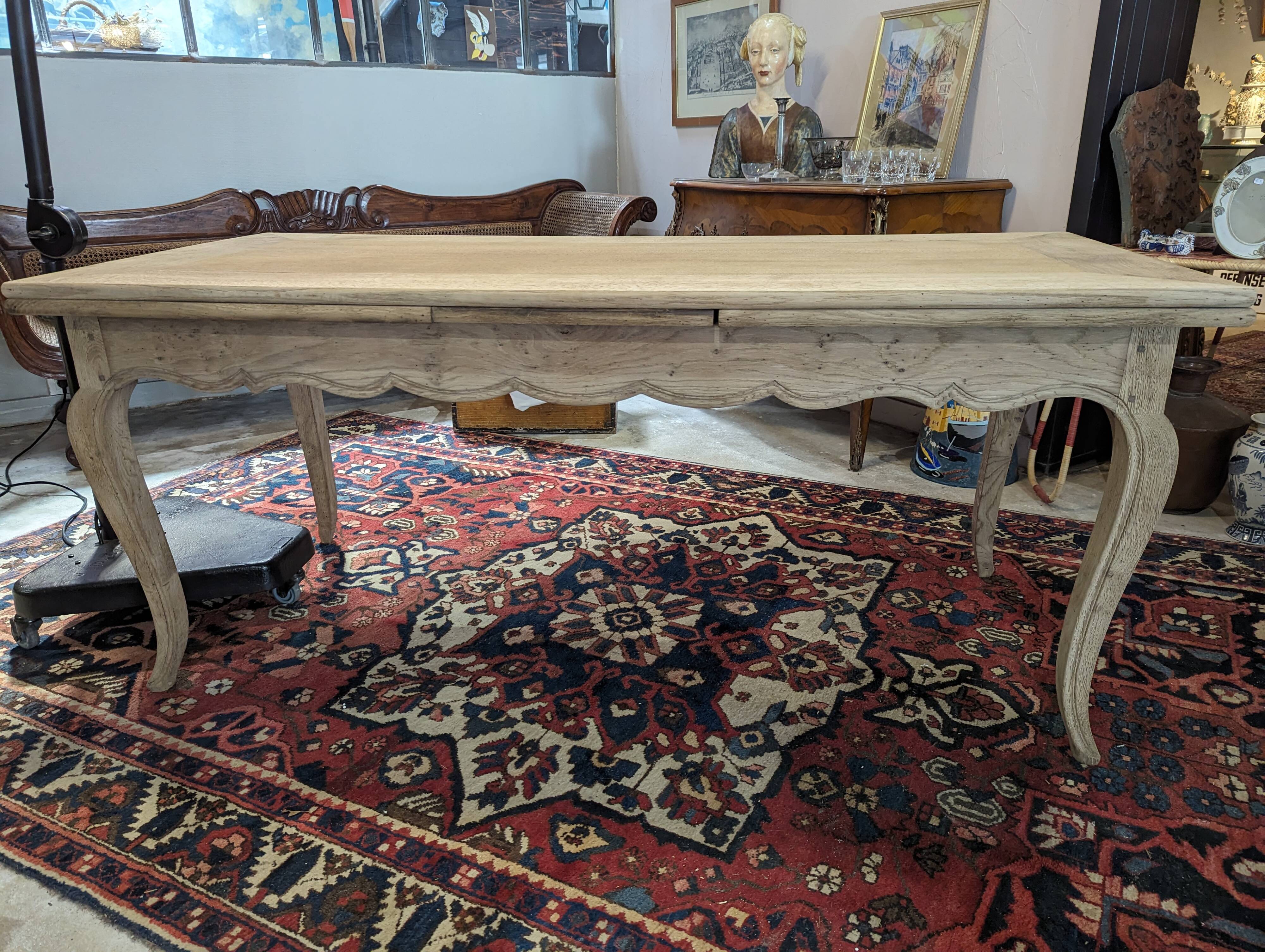 Table de ferme de style louis XV