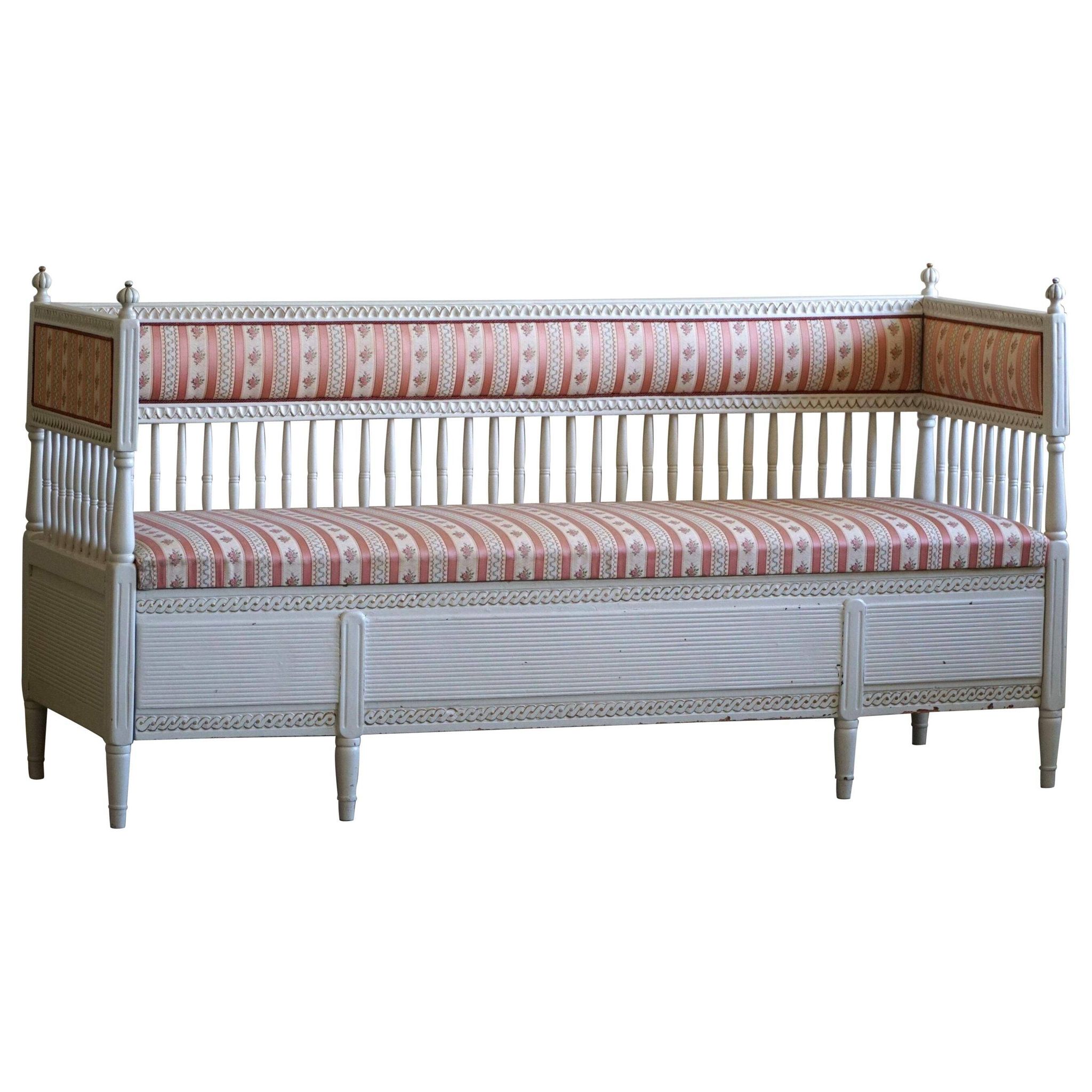 Antique Gustavian canapé / bench from the early 19th century, by a Swedish cabinetmaker.