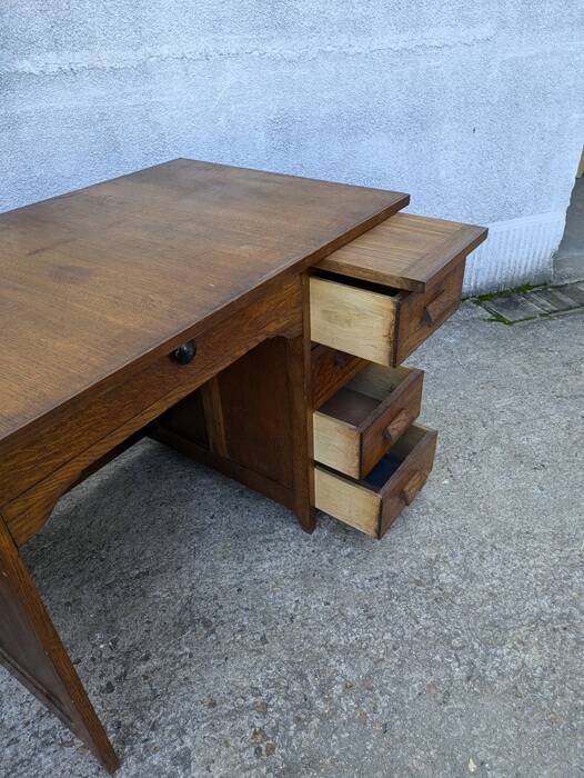 Administrative adult desk