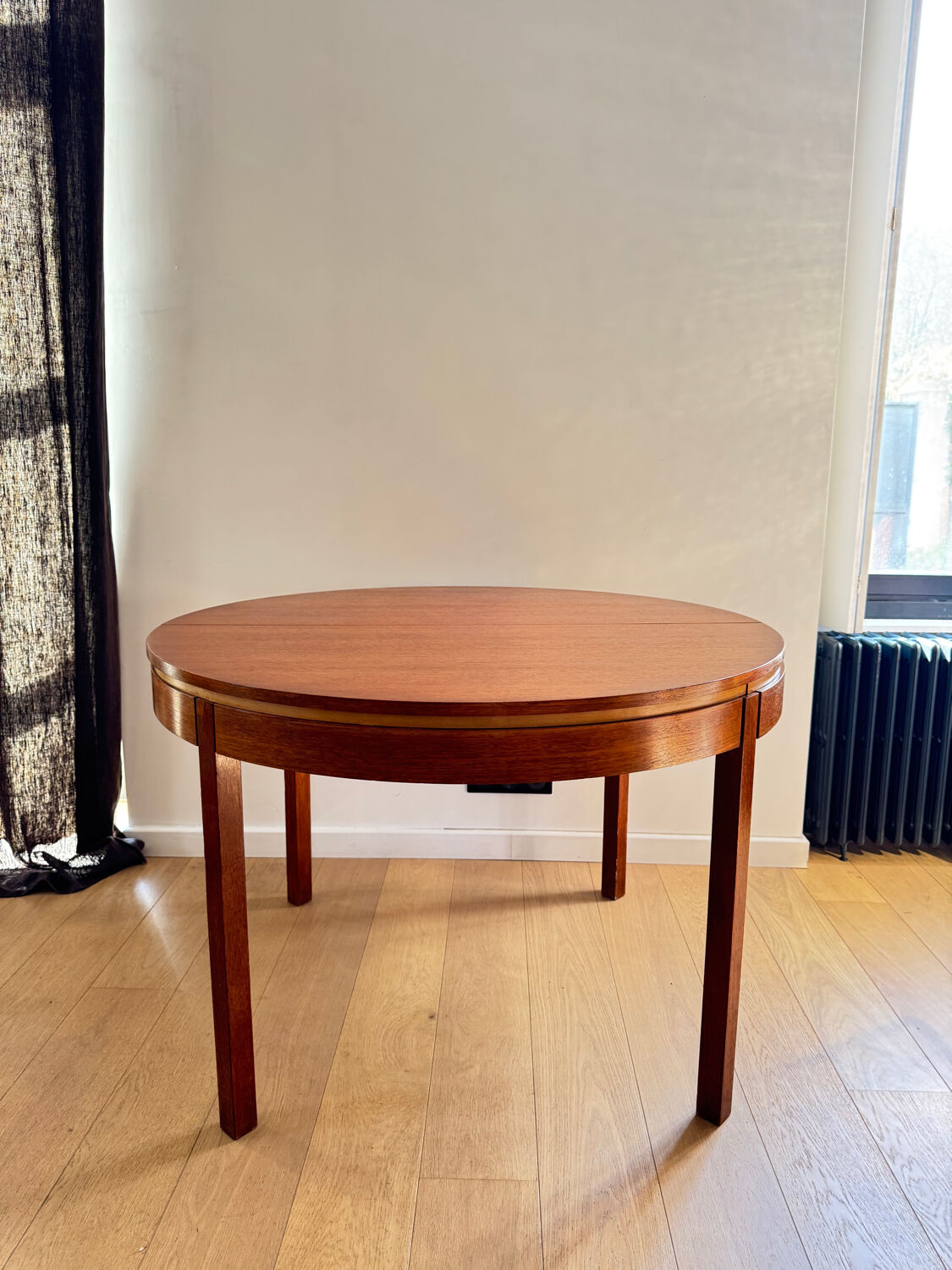 Round table with butterfly extension 70s