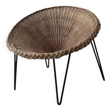 Italian basket chair in rattan and black metal, 1950s design.