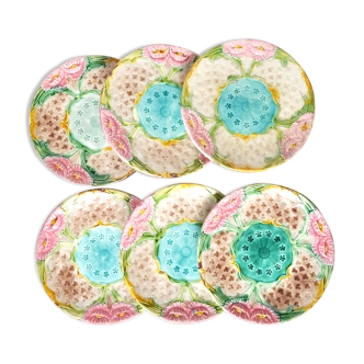 6 colorful plates in dabbling