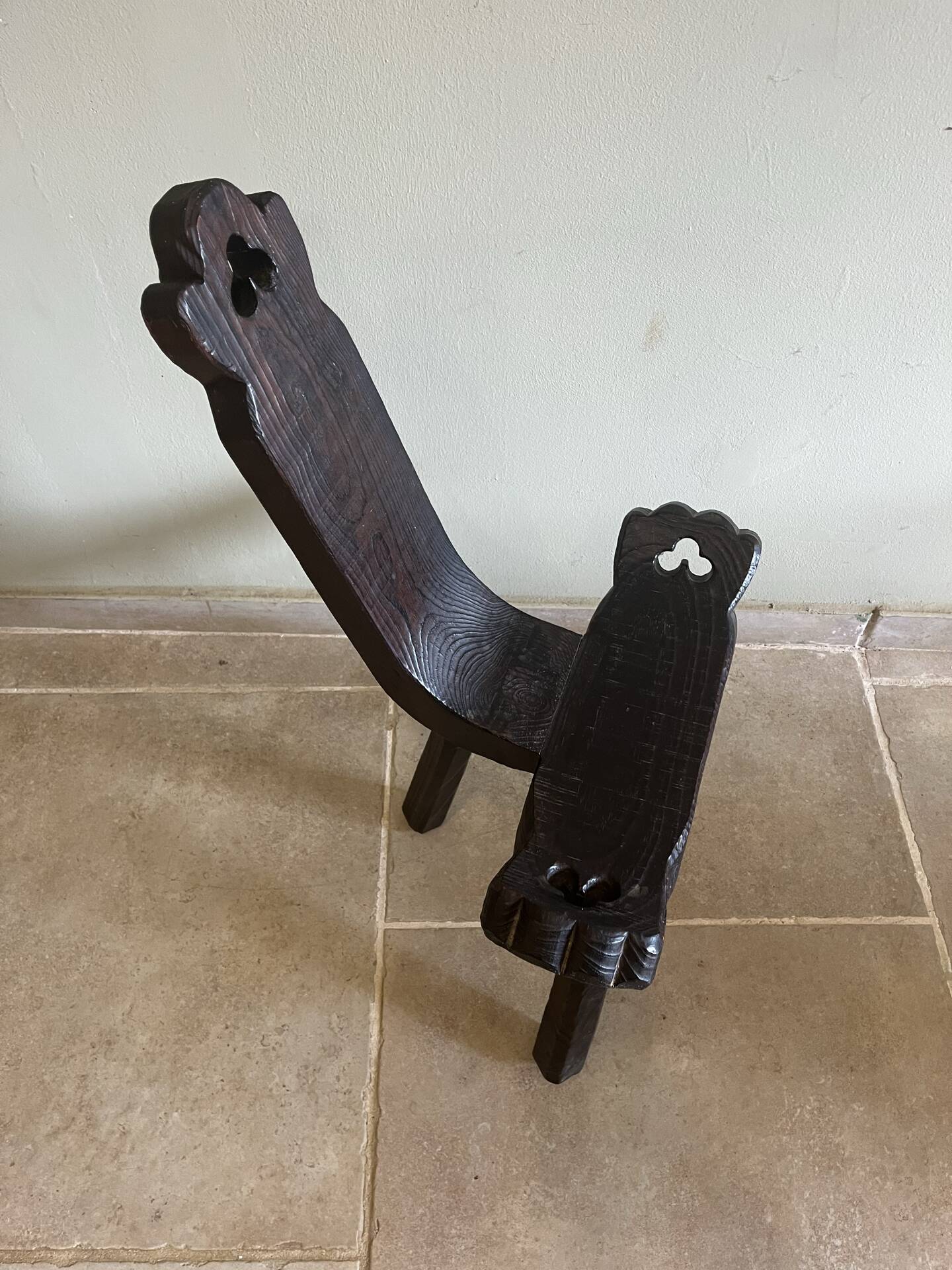 Tabouret tripode rustique