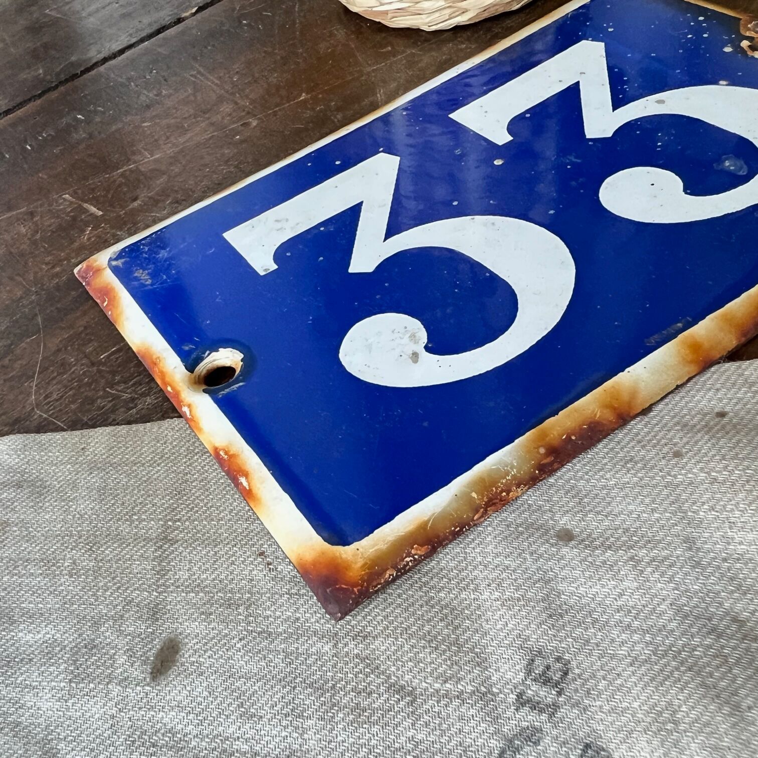 Plaque émaillée bleu "33"