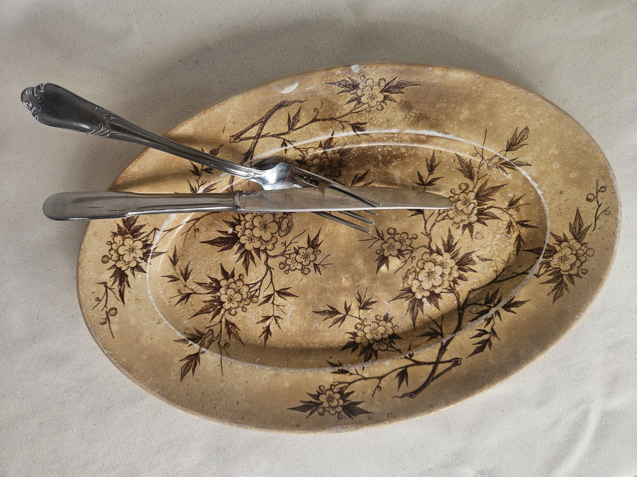 Old earthenware dish from Grigny
