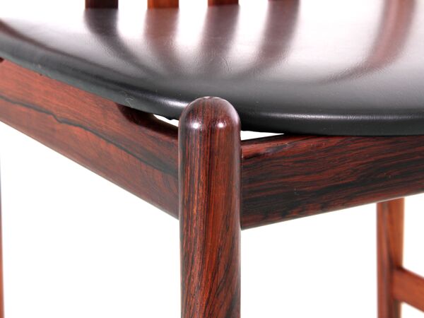 Suite de 4 chaises scandinaves en teck