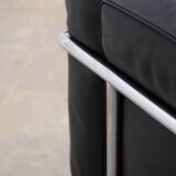 LC2 armchair in black leather – Design Le Corbusier, Pierre Jeanneret & Charlotte Perriand