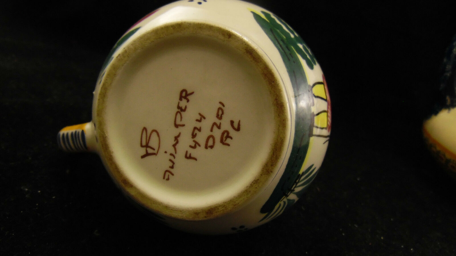 Lot of 2 ceramics Quimper Henriot and HB a vase and a milk pot