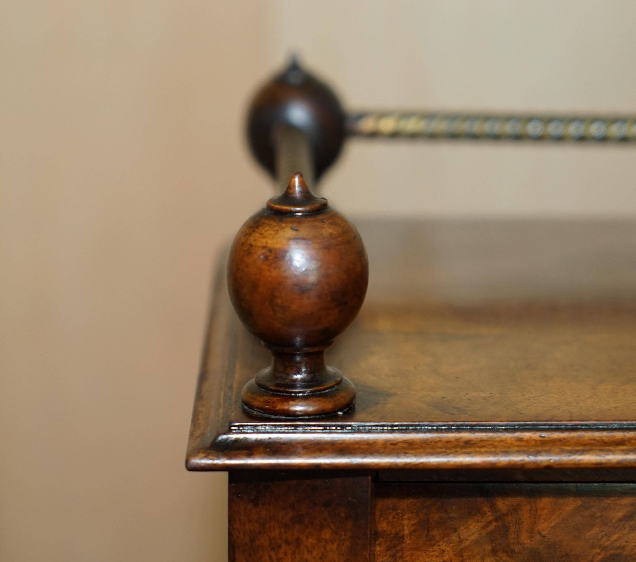 Bureau Demi-Lune en Cuir de Patrick Beakey Dublin circa 1850