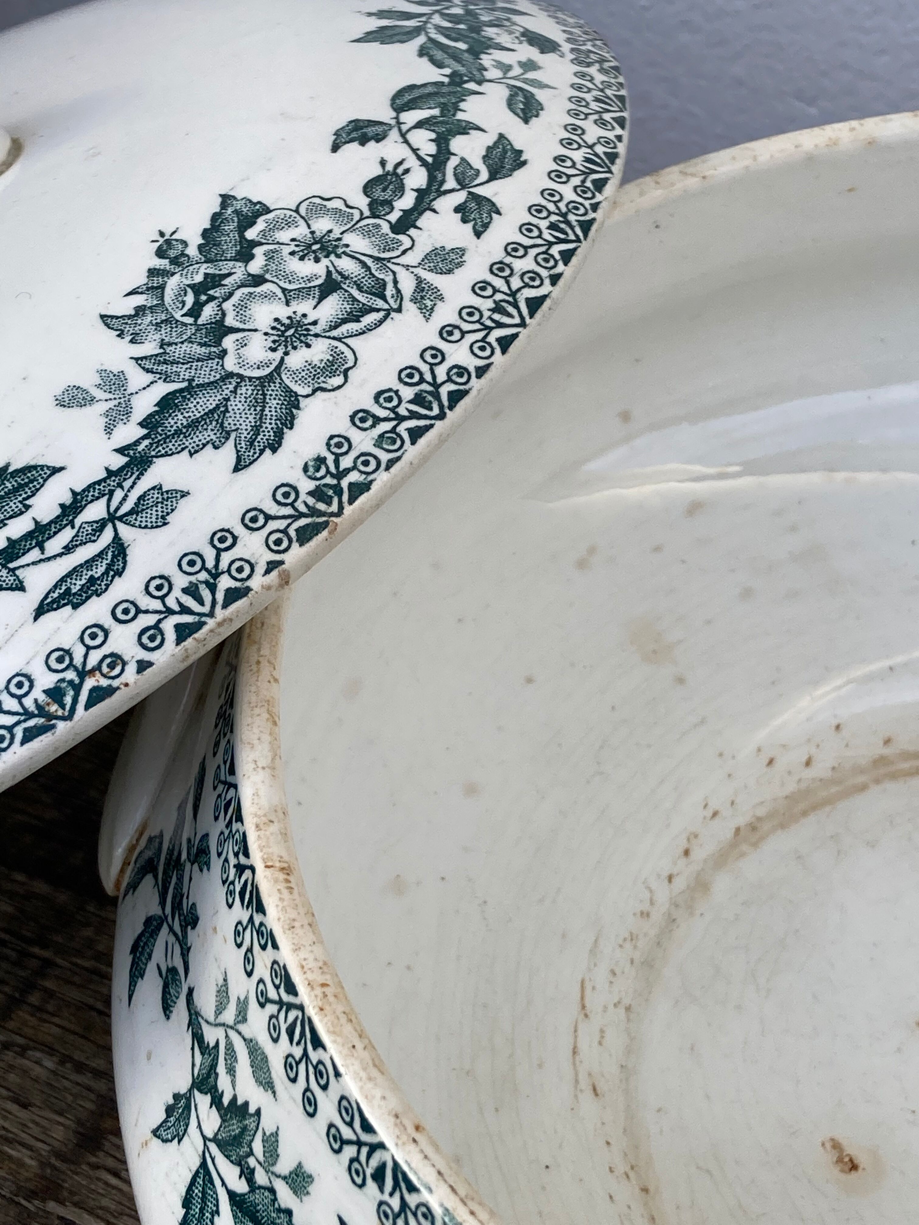 Iron earth tureen Saint Amand Guadeloupe ancient ceramic