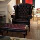 Fauteuil bergère et son repose-pied « Chesterfield »