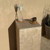 Column side table in travertine