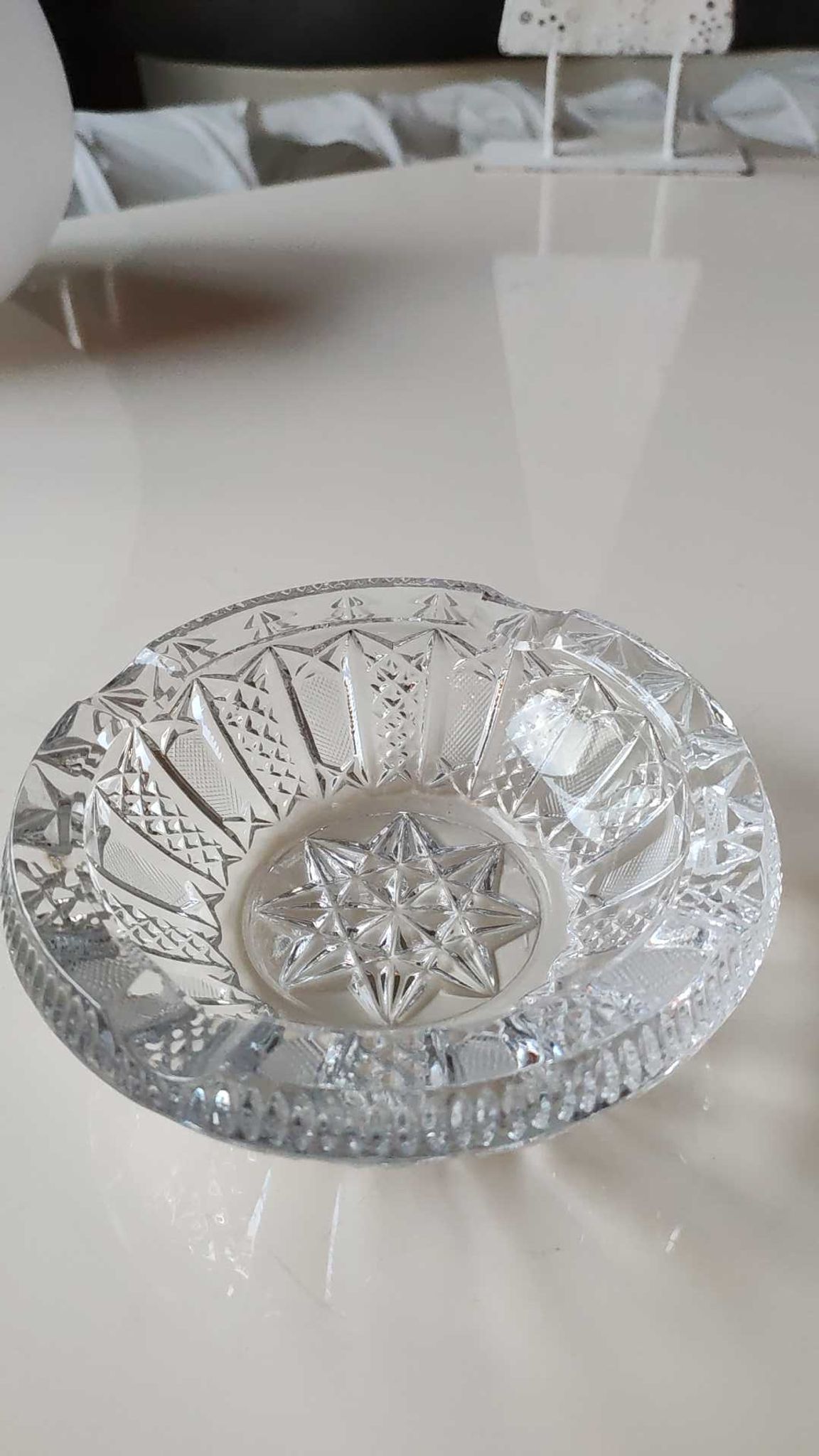 Ashtray/empty vintage pocket in cut bohemian crystal. decorated with diamond tips, braces