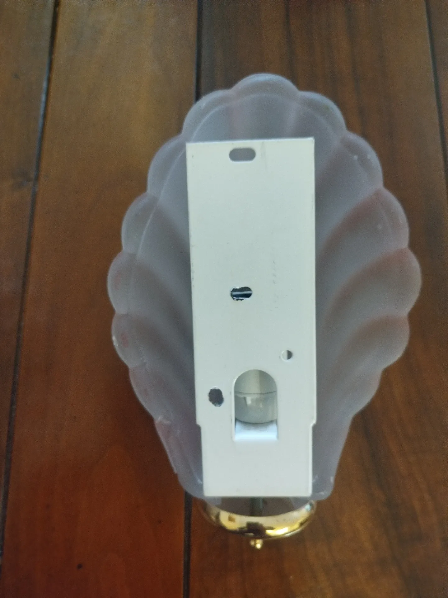Pair of Art Deco shell wall sconces in frosted glass and brass.
