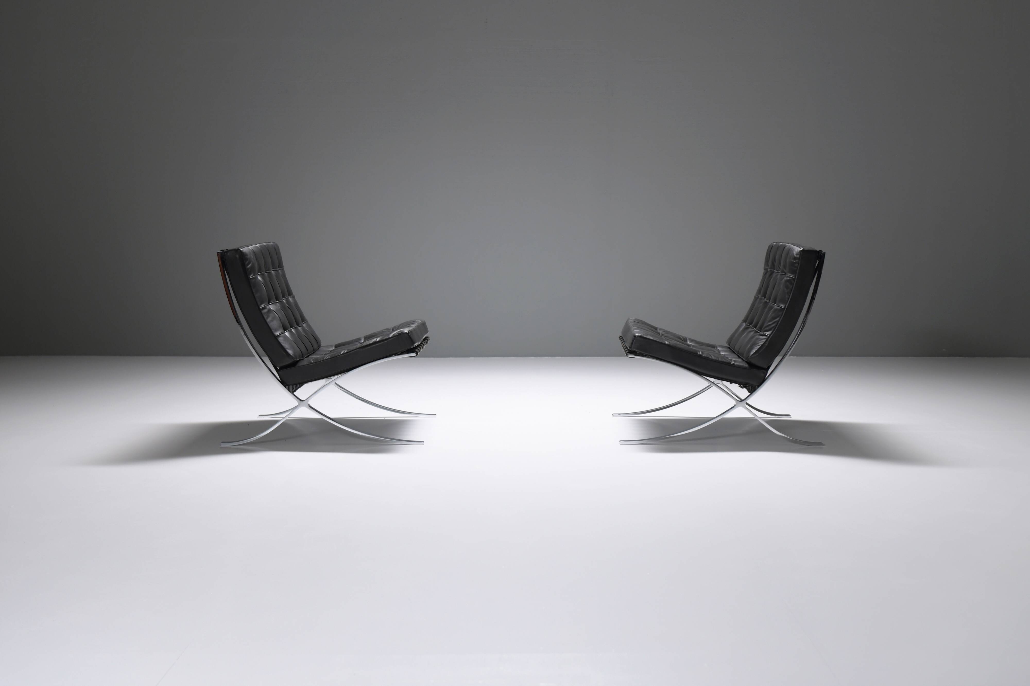 Vintage set of Barcelona Chairs - Ludwig Mies van der Rohe - Knoll International