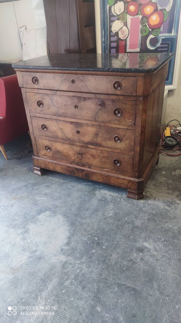 Commode en noyer vers 1880 plateau marbre
