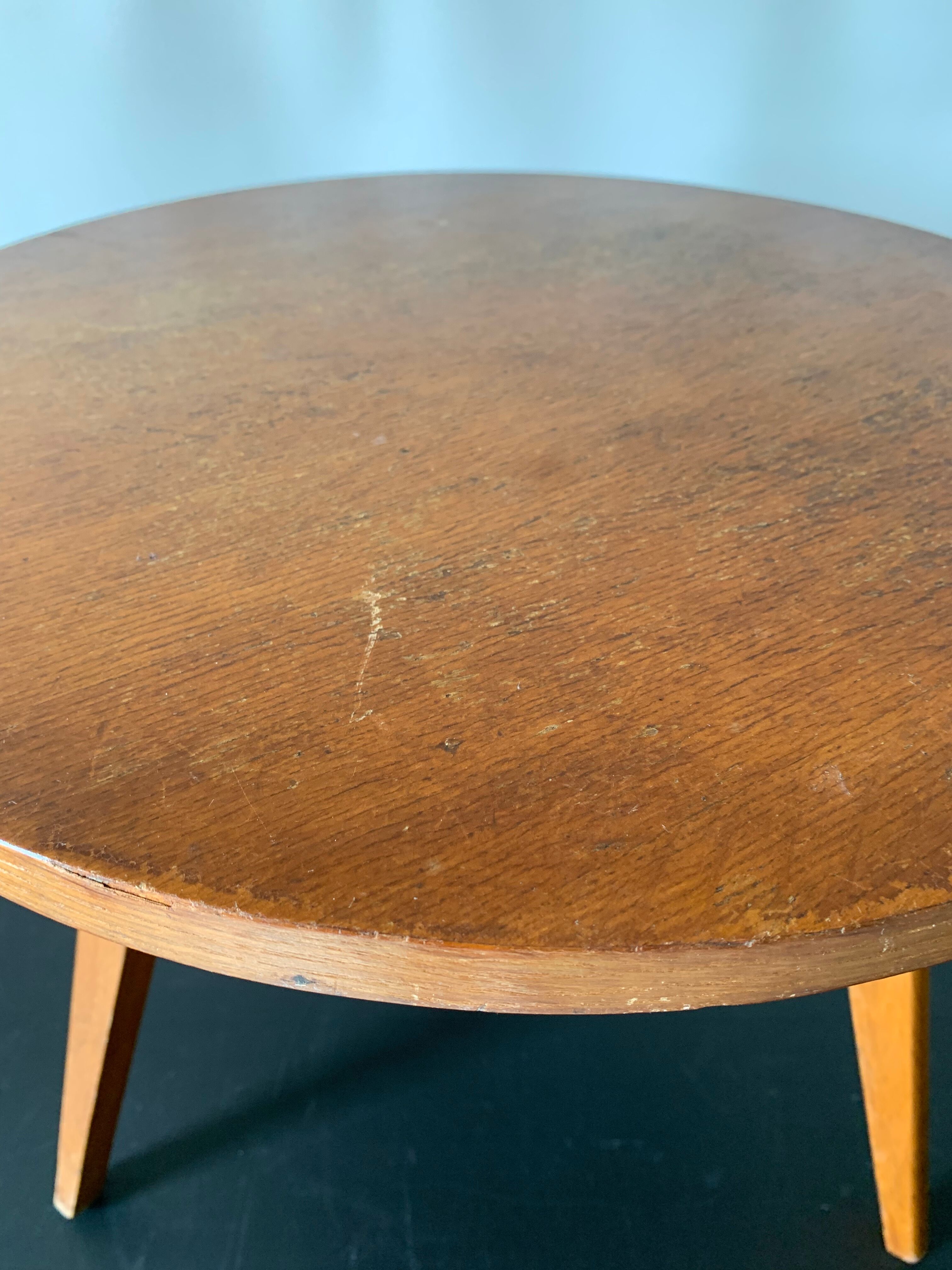 Coffee table compass foot