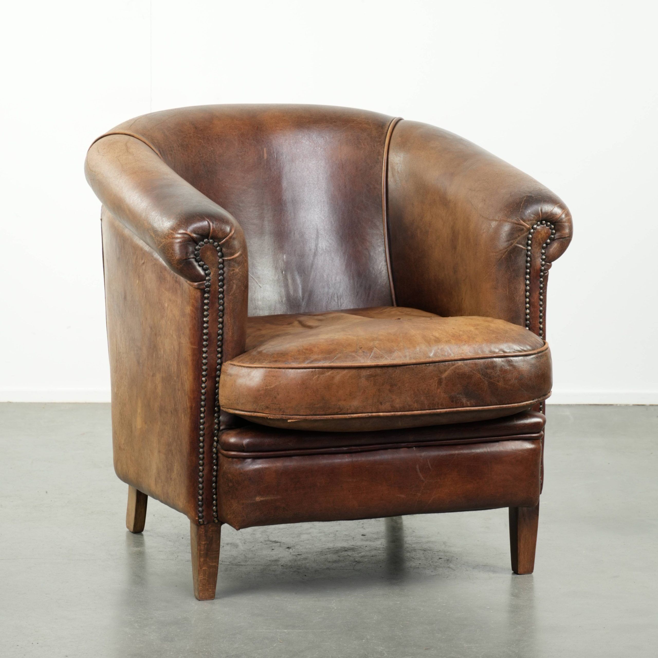 Fauteuil club en cuir de mouton vintage