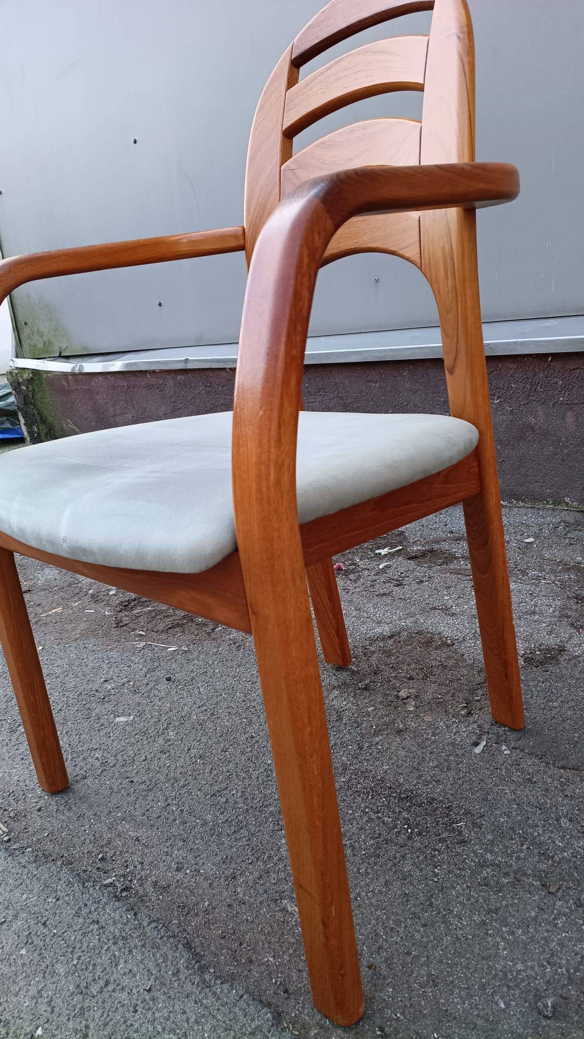 Scandinavian armchair in solid wood with armrests – 1990s