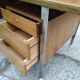 Grand Bureau design 1970 with return. light wood and chrome pietement
