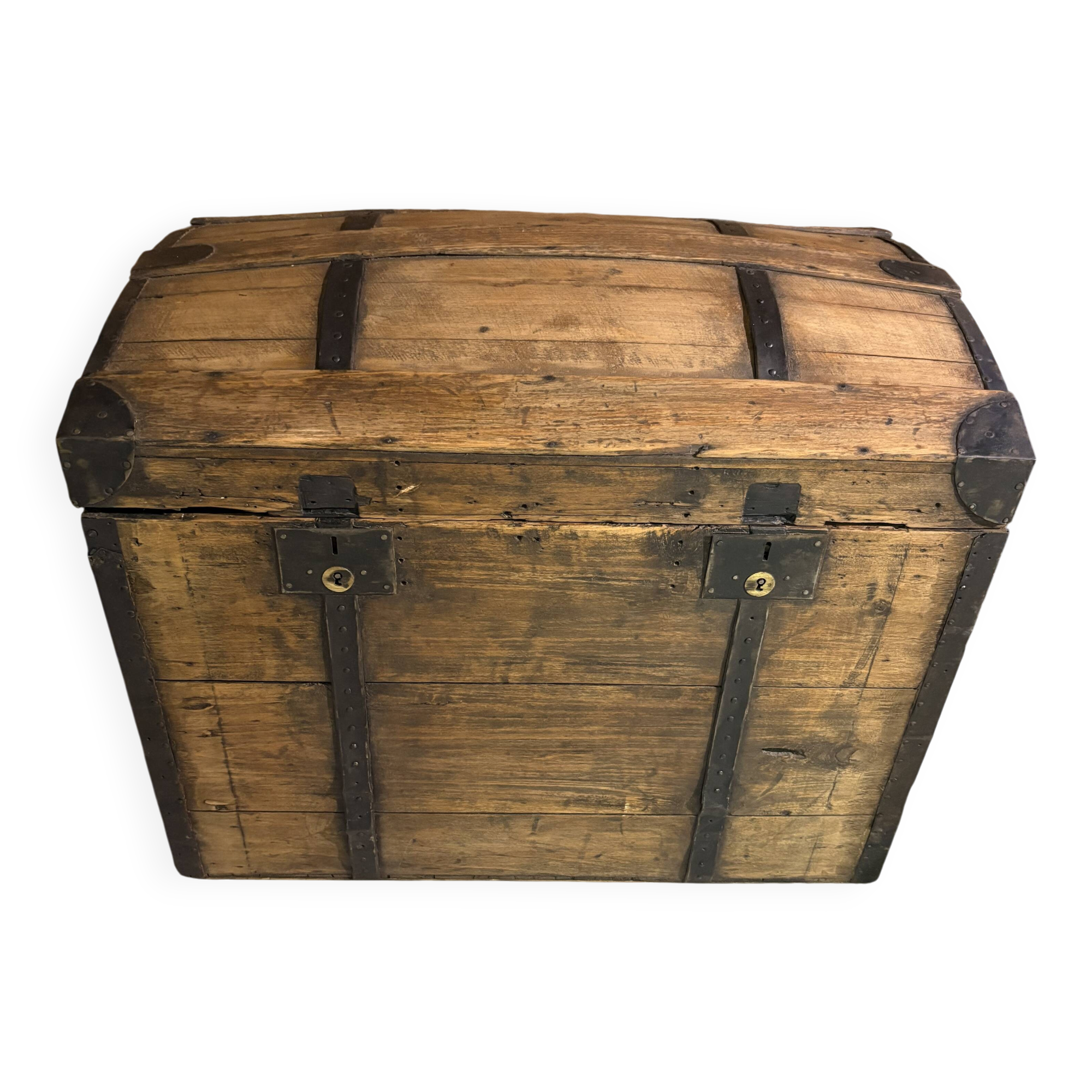 Renovated old wooden trunk – storage box / vintage decor