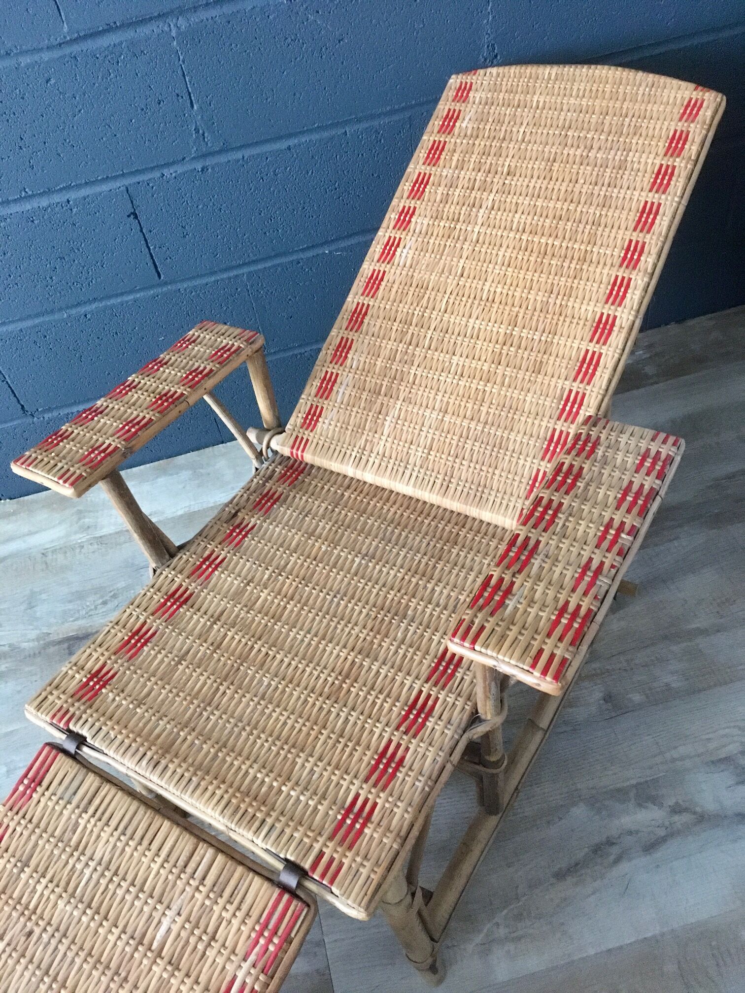 Rattan lounge chair