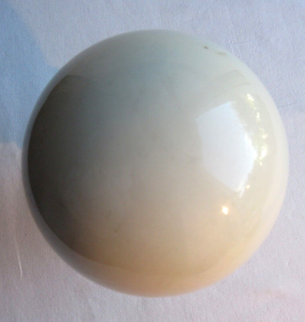 Twentieth art deco staircase ball in beige porcelain and gilded brass