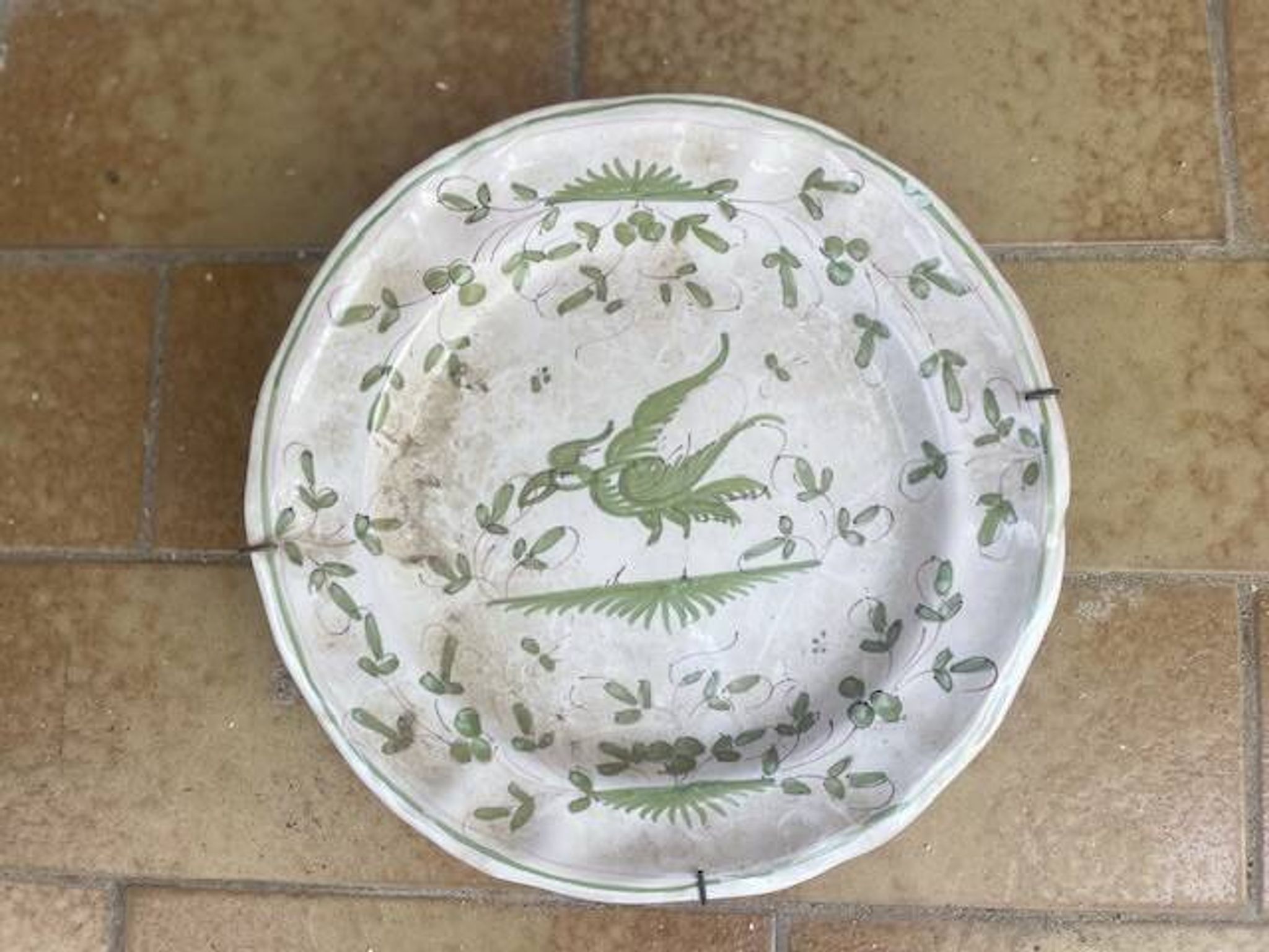 Assiette de Martre Tolosane  de style de Moustiers (XXe)