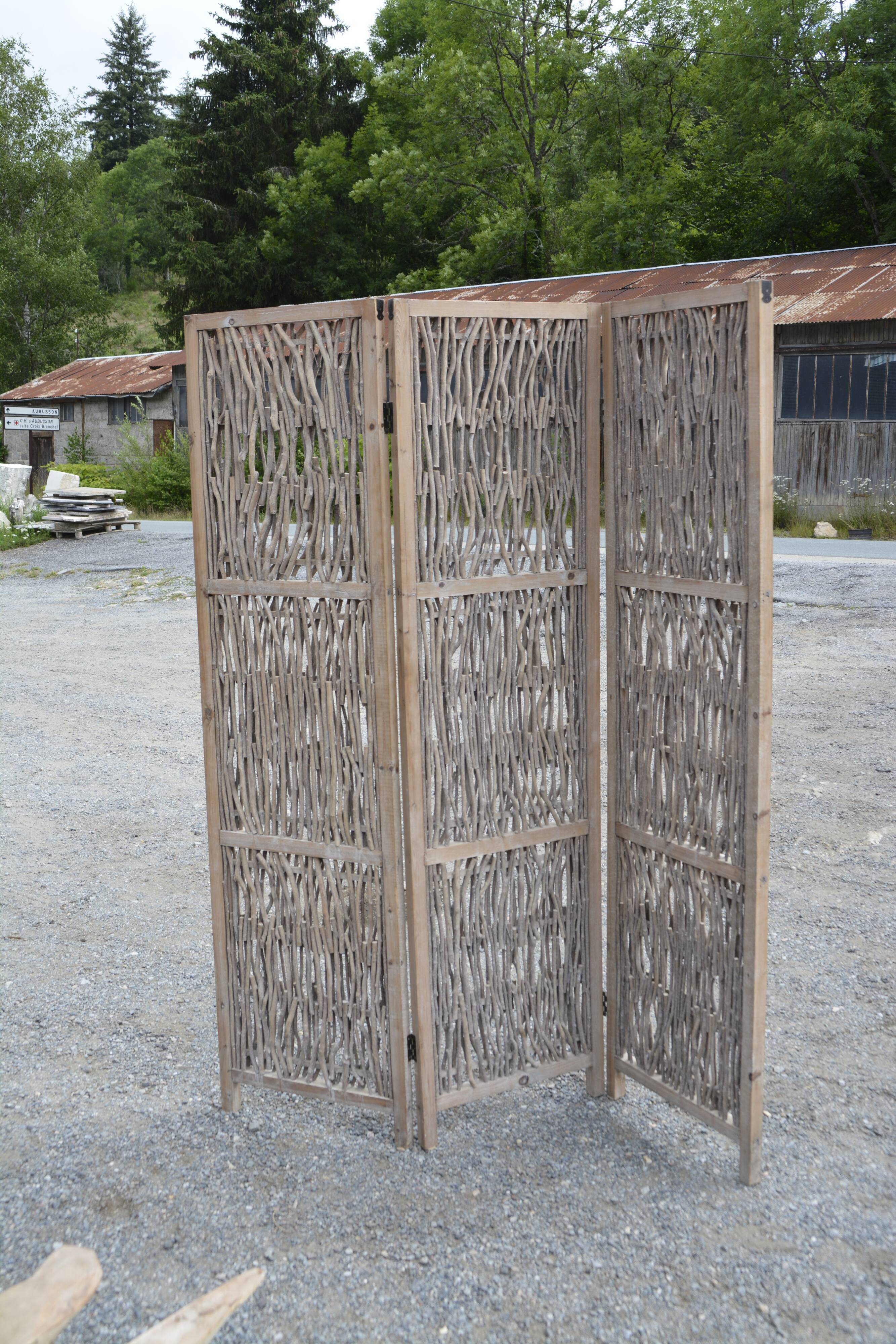 Wooden screen