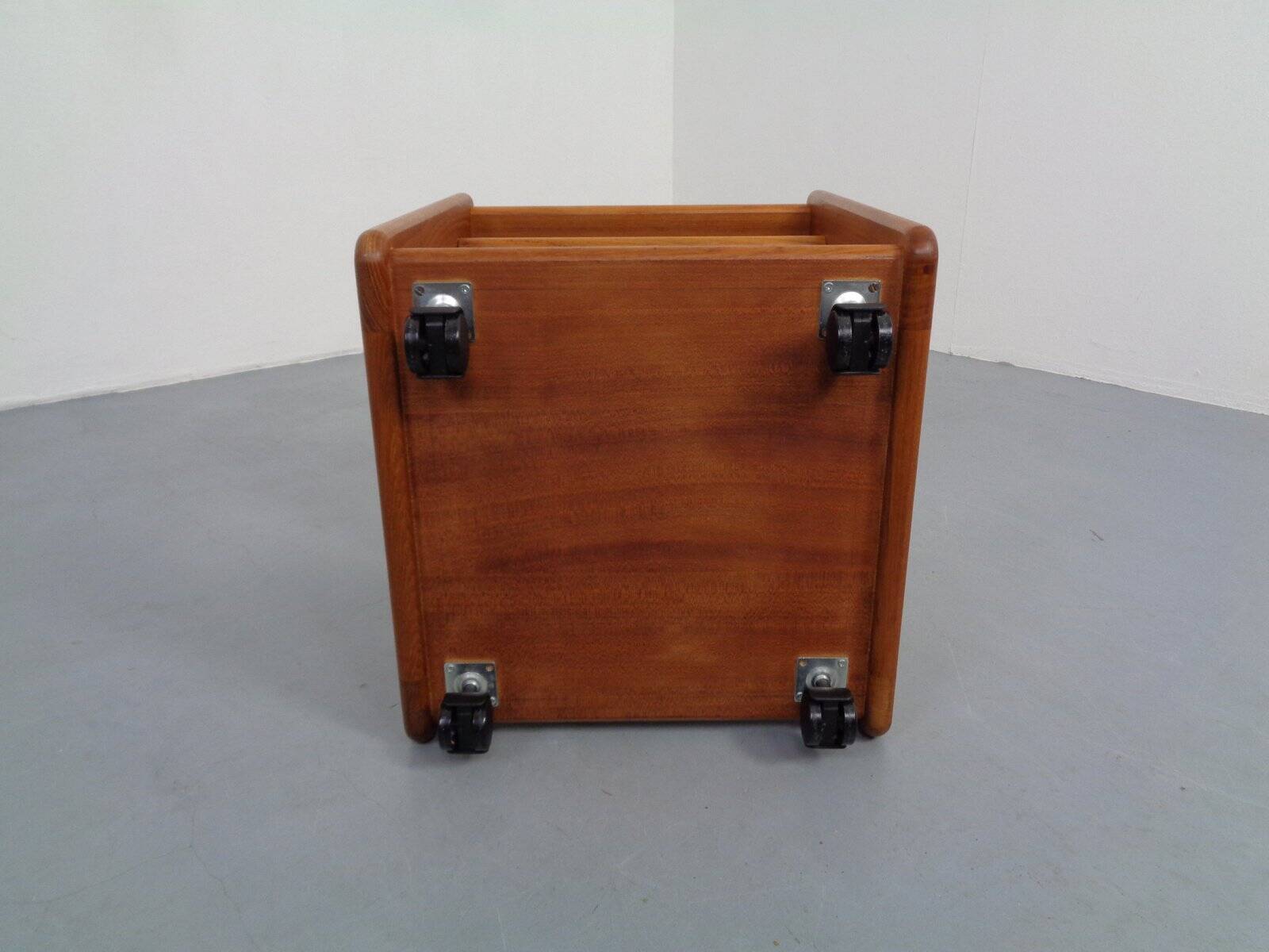 Small rollable teak chest of drawers from Dyrlund, Denmark, 1970s.