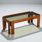 Table basse avec plateau en verre fumé attribuée à Scarpa