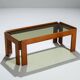 Table basse avec plateau en verre fumé attribuée à Scarpa
