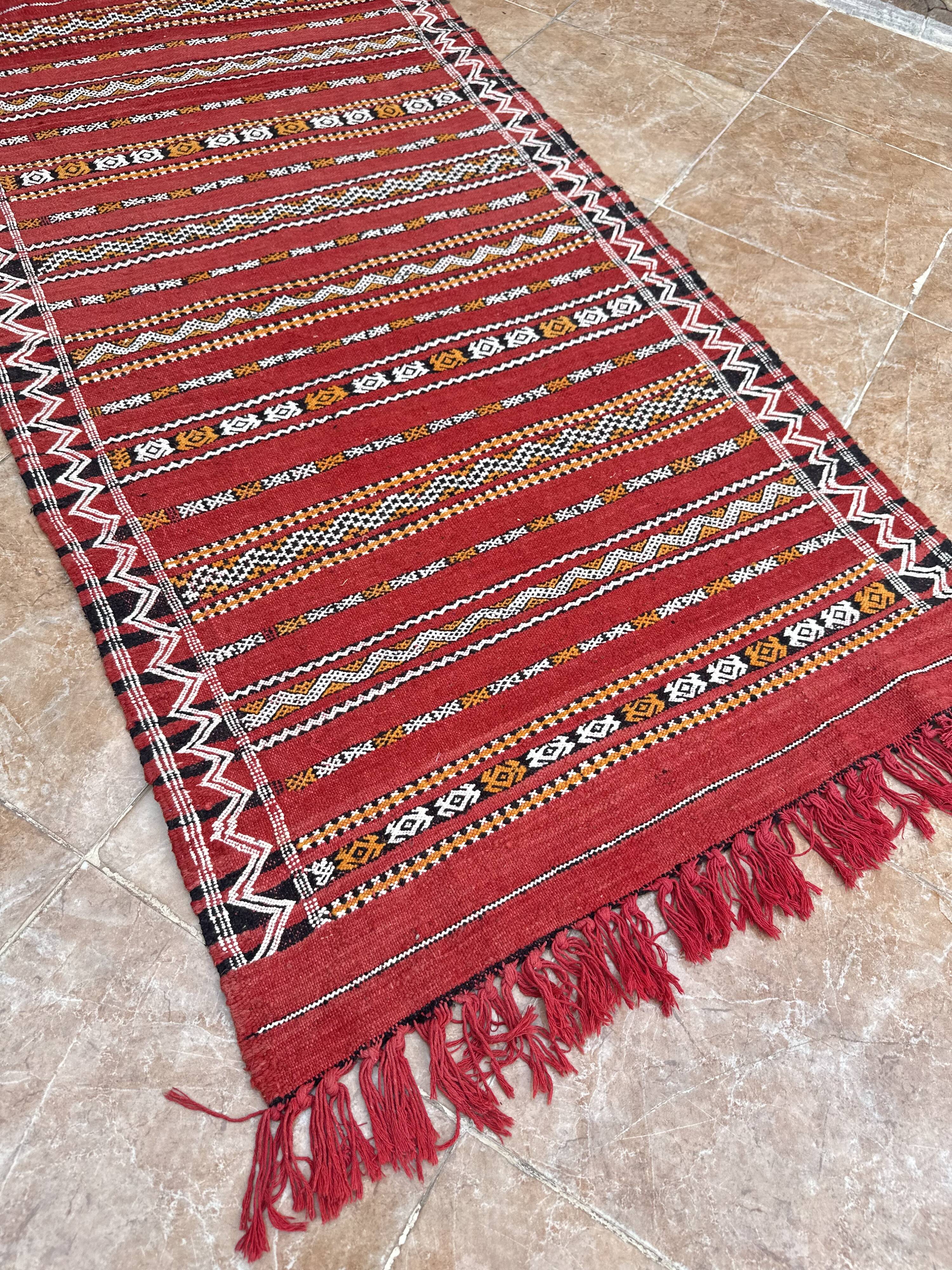 Moroccan Berber rug handwoven 100% organic wool from